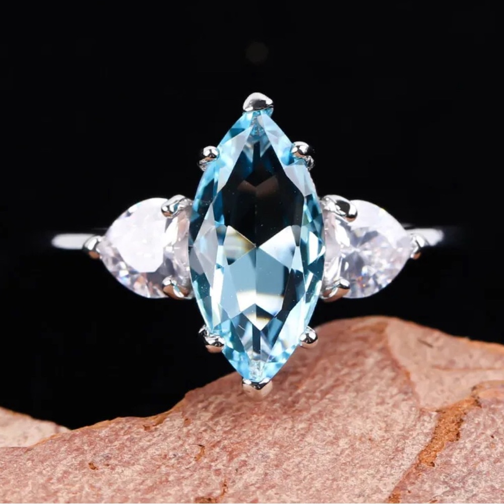 Elegant Gemstone Ring size 10